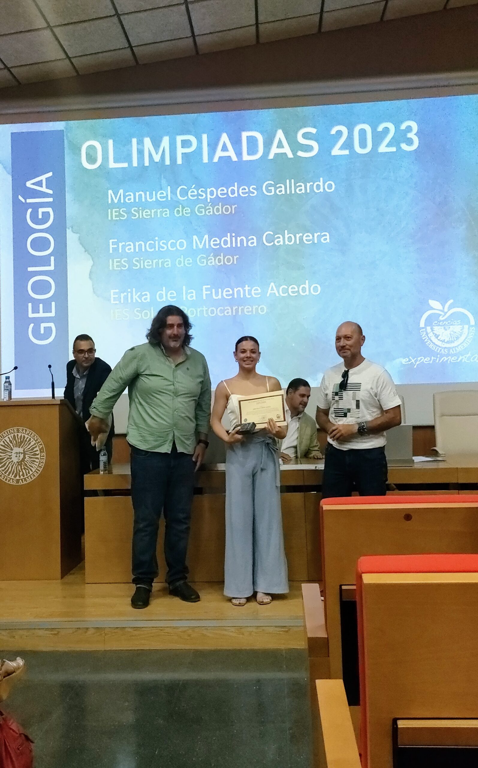 Nuestra alumna Erika de la Fuente Acedo es premiada en la UAL por su tercer puesto en la Olimpiada de Geología 2023